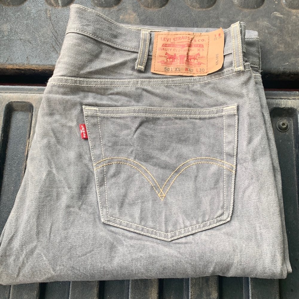 Men Levi Jean size 42x30 style 501